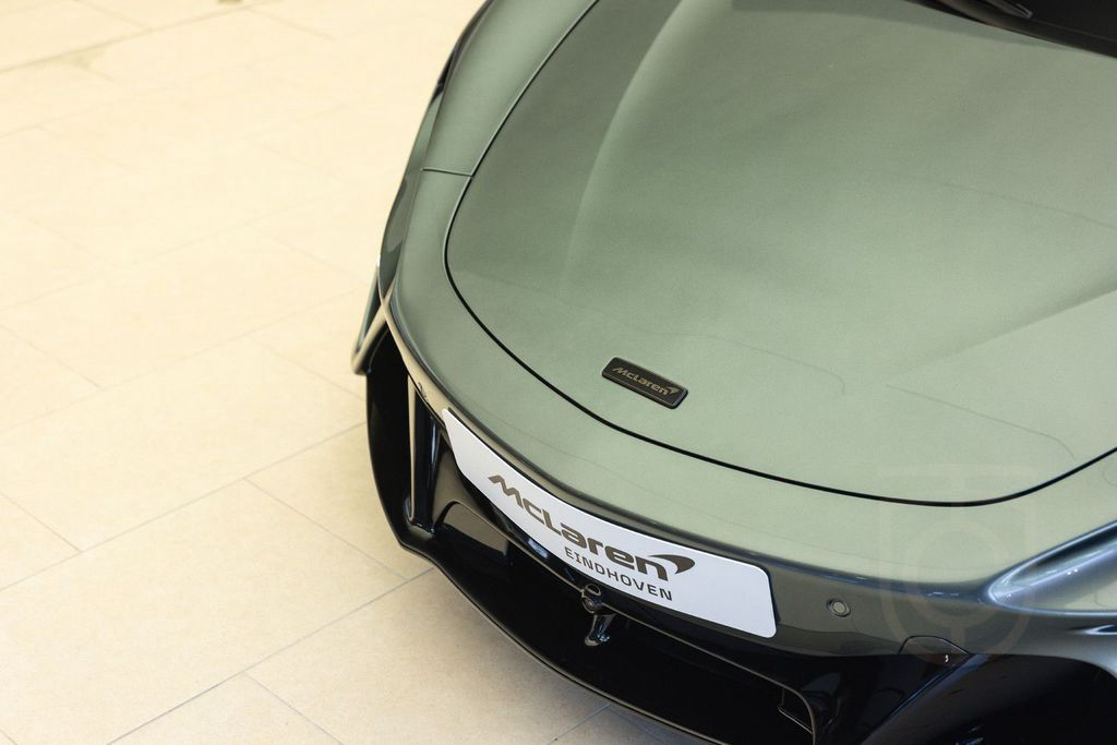 McLaren Artura Spider