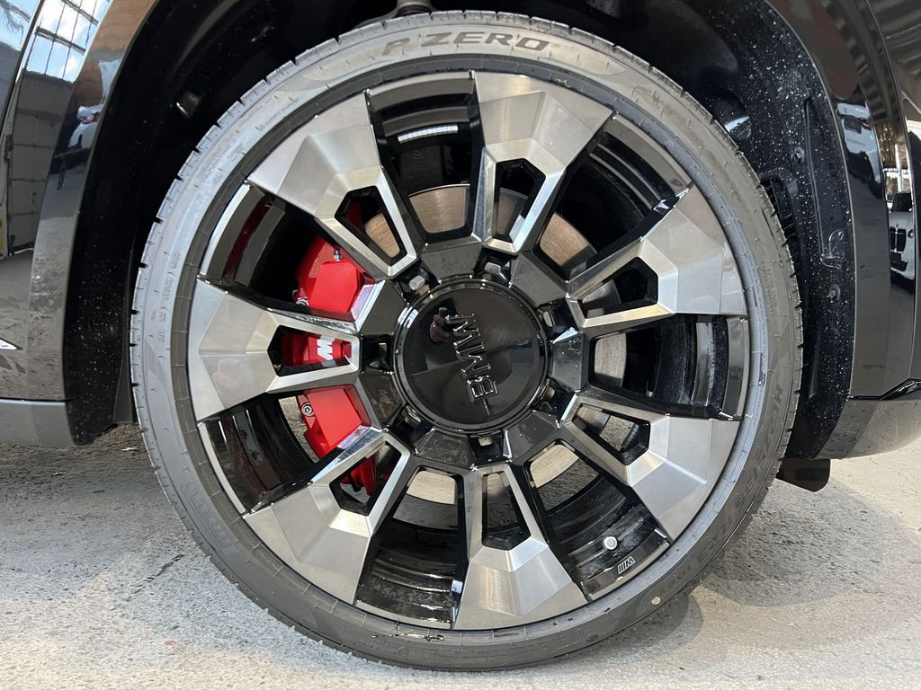 BMW XM 23" LMR ~ B&W Surround ~ M Drivers Package