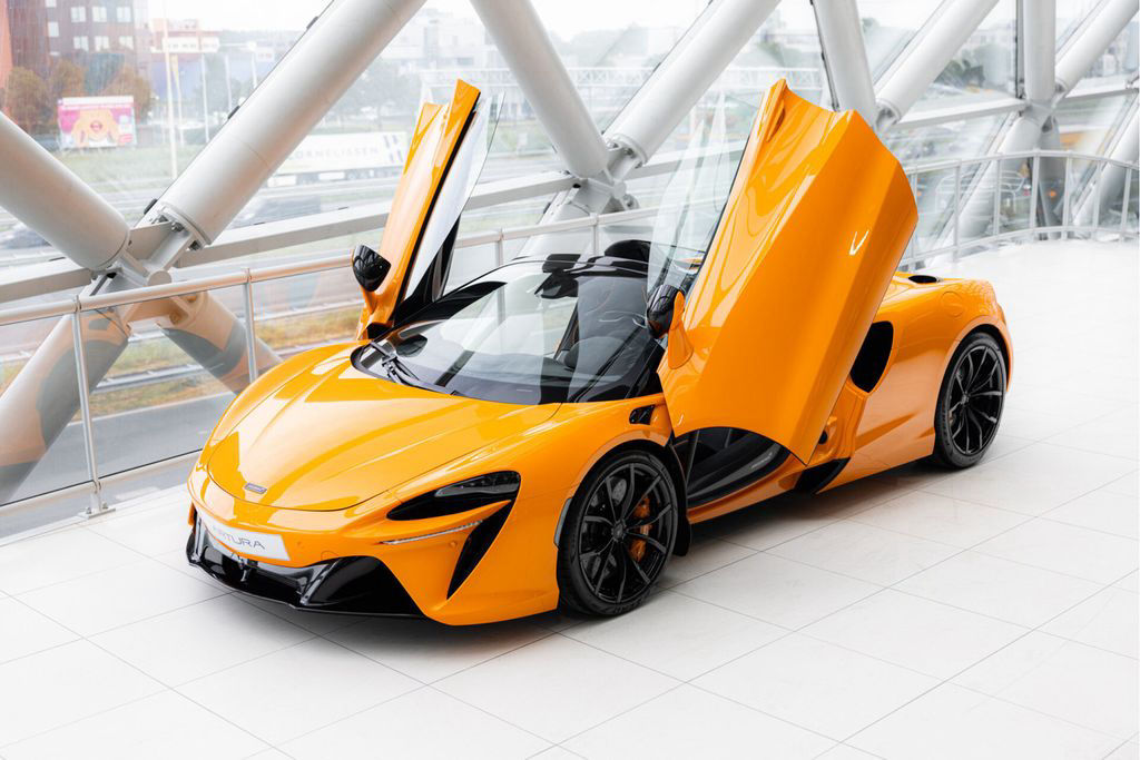 McLaren Artura Spider 3.0 V6 Plug-In | Performance | Car