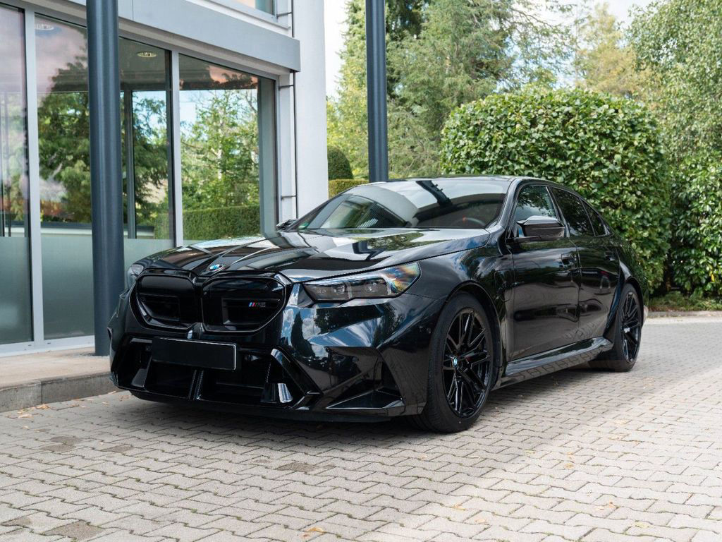 BMW M5 Limousine/ DRIVING PROF. / COMFORT PAKET/ B&W