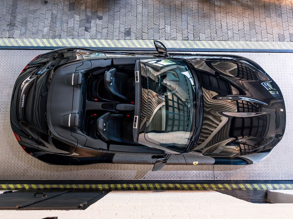 Ferrari Roma Spider 360° CARBON BEIFAHRERDISPLAY
