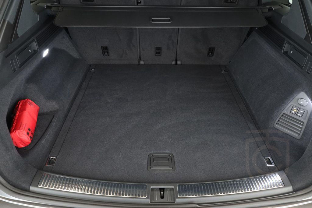 Volkswagen Touareg 3.0 TDI 4M R-Line Leder Pano DCC 22" AHK