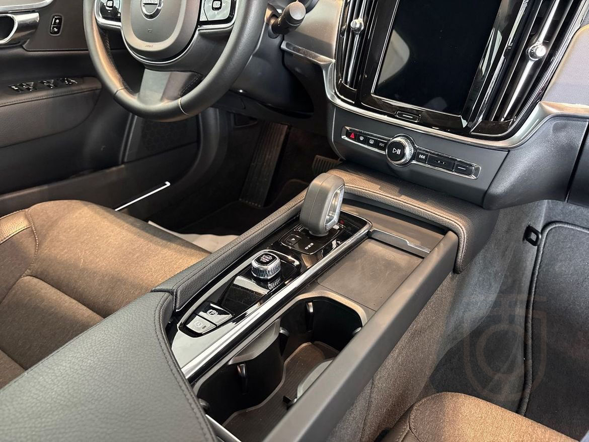 Volvo S90 B4 FWD Bensin Momentum Advanced