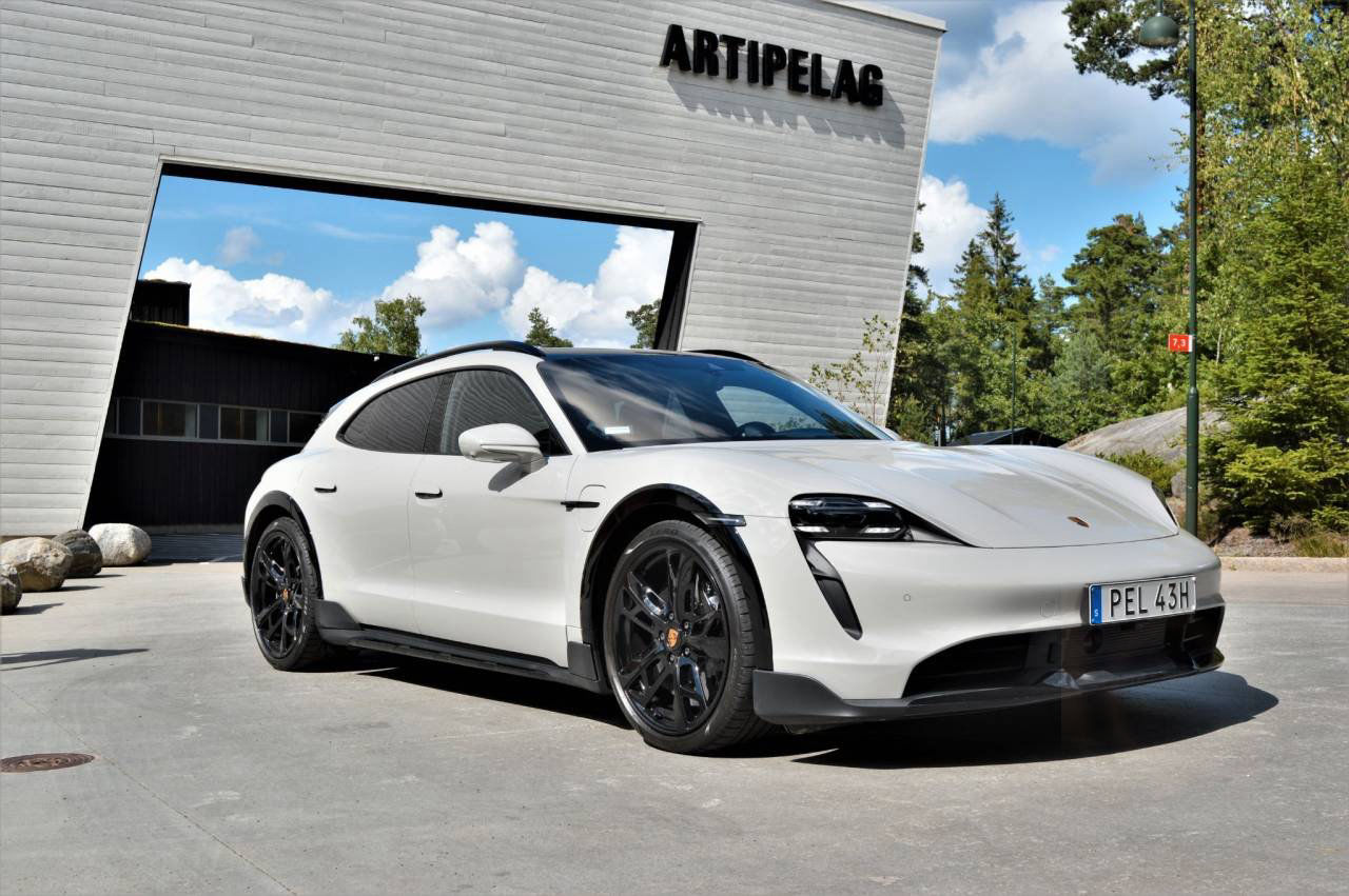 Porsche Taycan Turbo S Cross Turismo