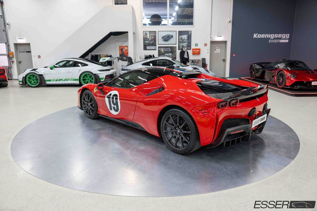 Ferrari SF90 Stradale | Hommage to 250 GTO Le Mans