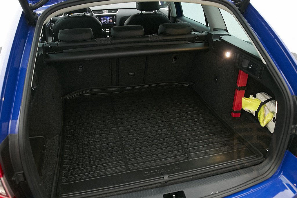 Skoda Octavia Kombi STYLE TSI 150 HK DSG D&W PREM