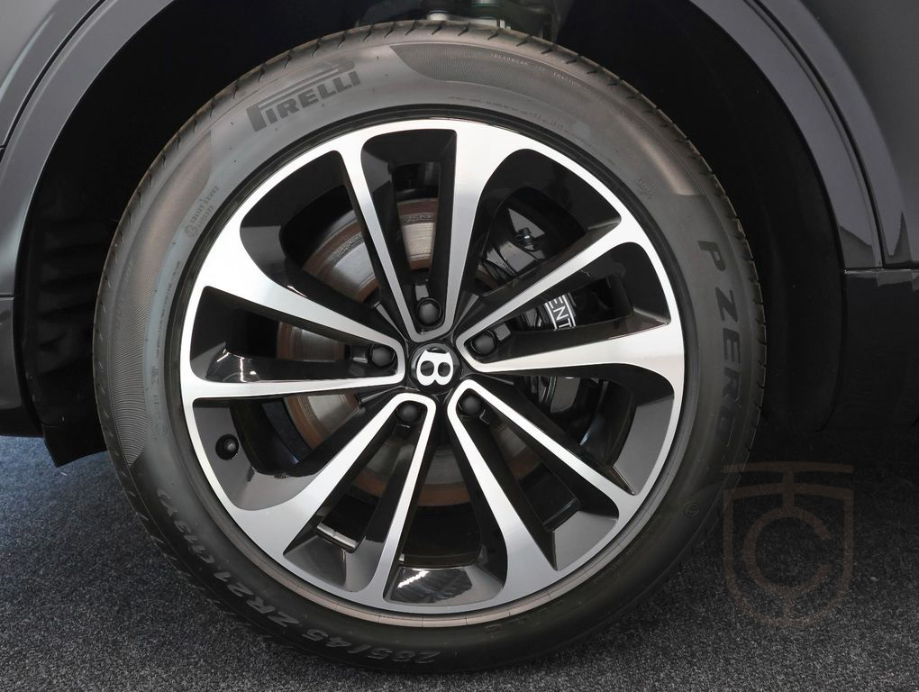 Bentley Bentayga 4.0 V8 EWB 4WD Autom.
