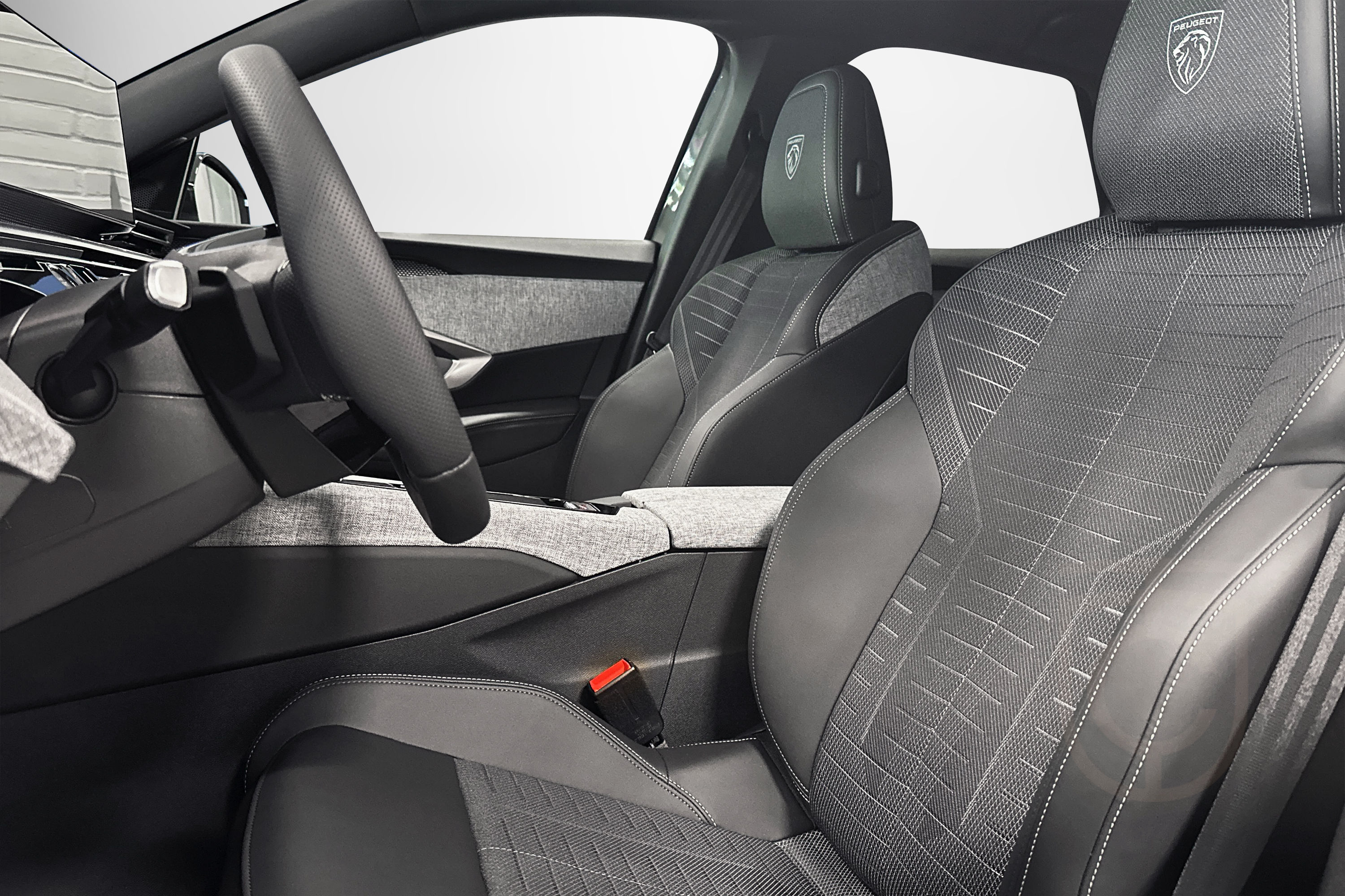 Peugeot 3008 HYBRID 136