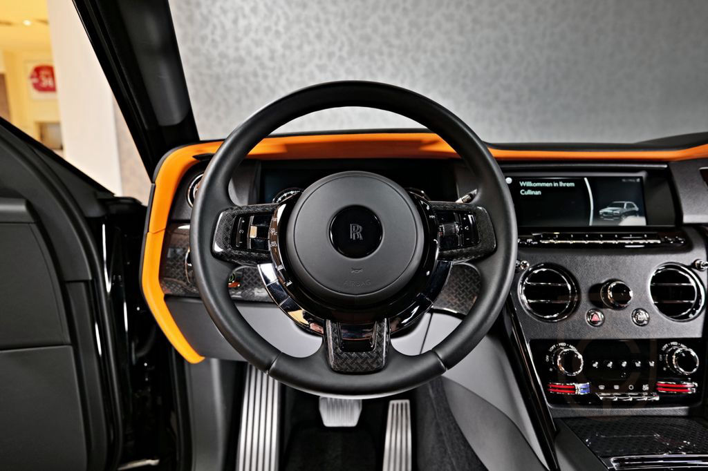 Rolls-Royce Cullinan Black Badge / PANO / MASSAGE / AUDIO