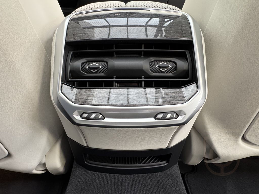 BMW M760 e xDrive Pro Executive Lounge Massage/Lüft.