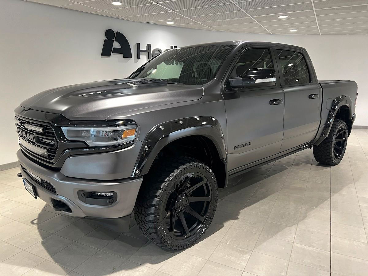 Dodge RAM Limited Night Edition - Dubbelgolv -