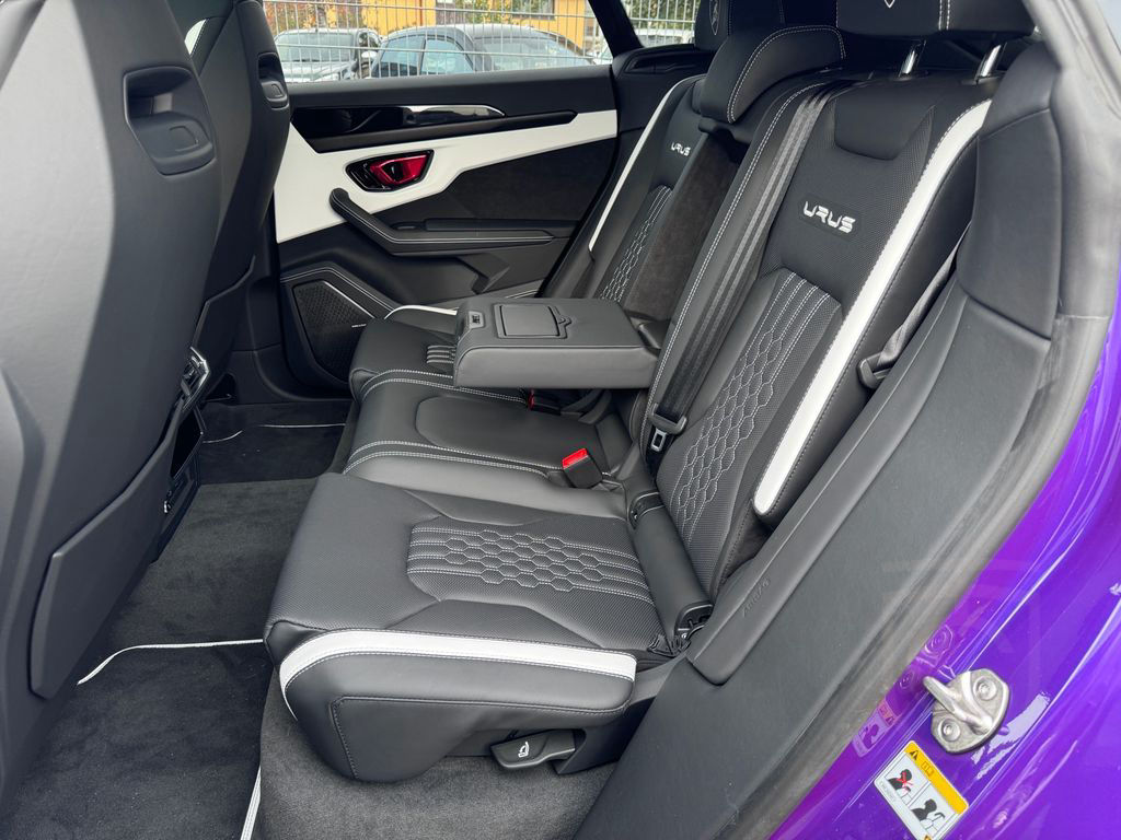 Lamborghini Urus S"Viola Mithras-Nero Ade / Akrapovic