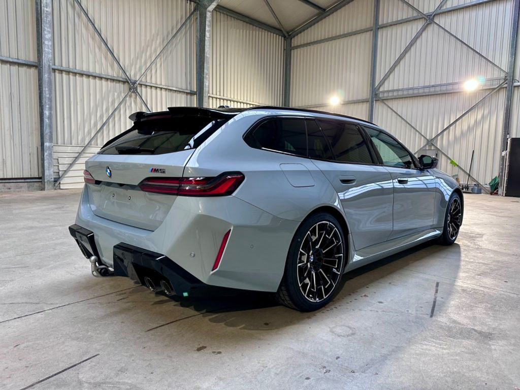 BMW M5 Plug-In Hybrid xDrive TOURING*PANO*AHK*CARBON