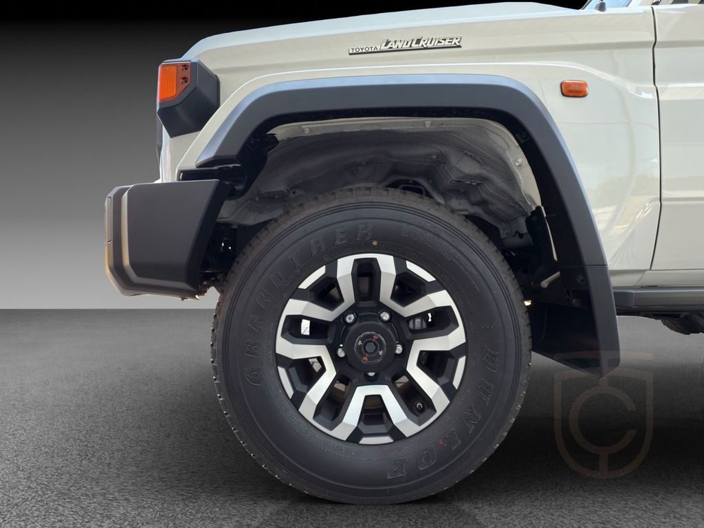 Toyota Land Cruiser GRJ76 AT Luxury + LED+ Safety Sense