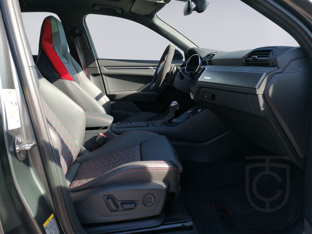 Audi RS Q3 S tronic PANO+MATLACK+280VMAX+AHK+KERAMIK