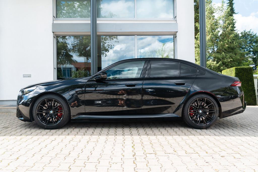 BMW M5 Limousine/ DRIVING PROF. / COMFORT PAKET/ B&W