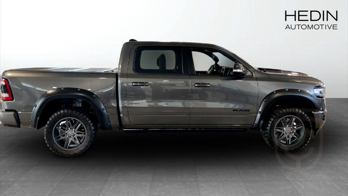 Dodge RAM 1500 Limited Crew Cab V8