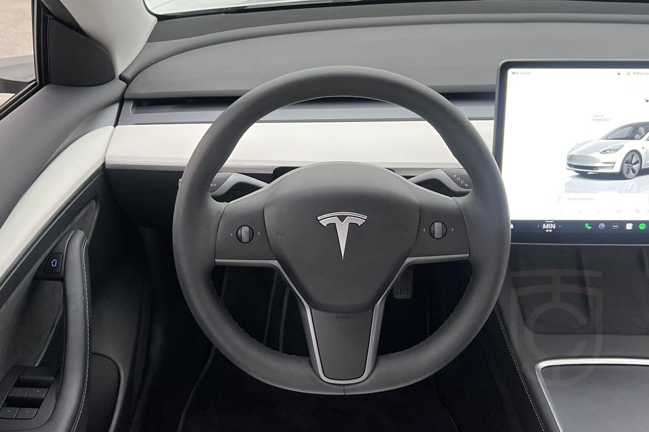 Tesla Model 3 Long Range AWD Autopilot Ljus