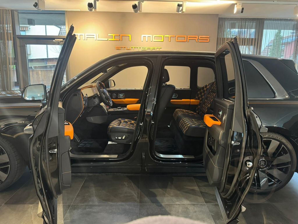 Rolls-Royce Cullinan II /STARLIGHT/23"/BESPOKE/BLACKCHROME