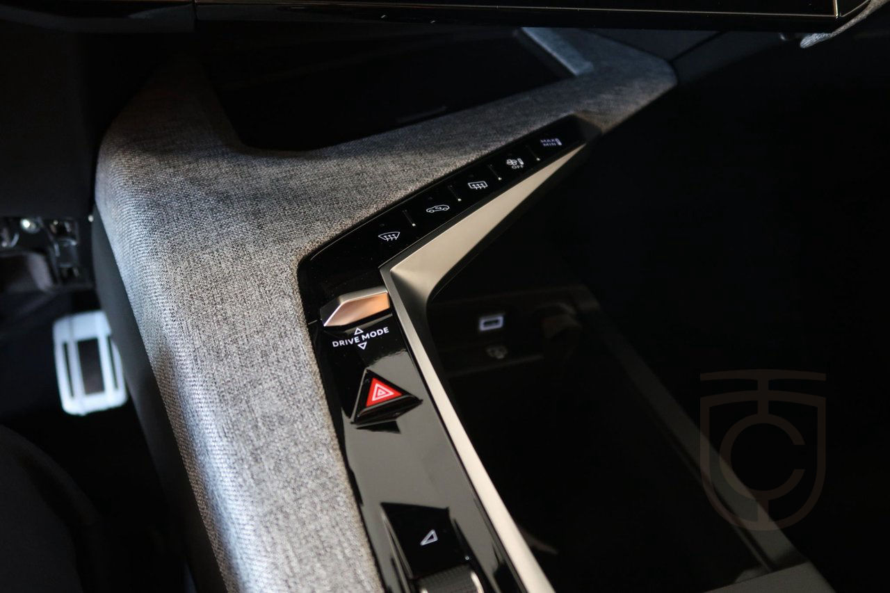 Peugeot 5008 GT Hybrid