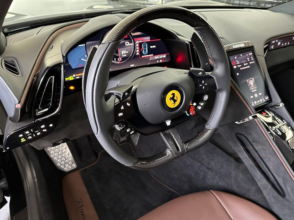 Ferrari Roma Lift + Carbon + Leder braun + LED