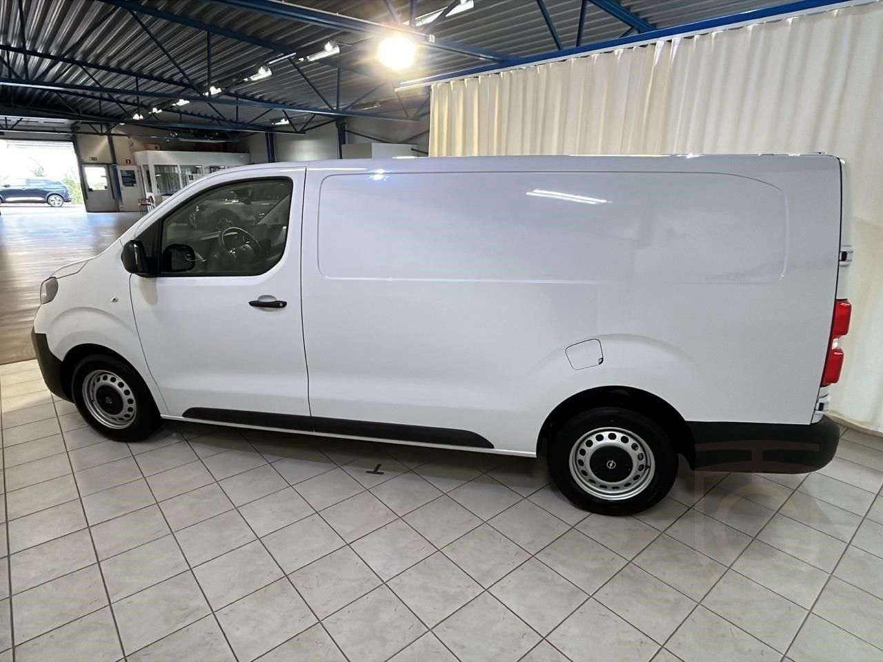 Opel Vivaro L3 145 AT8