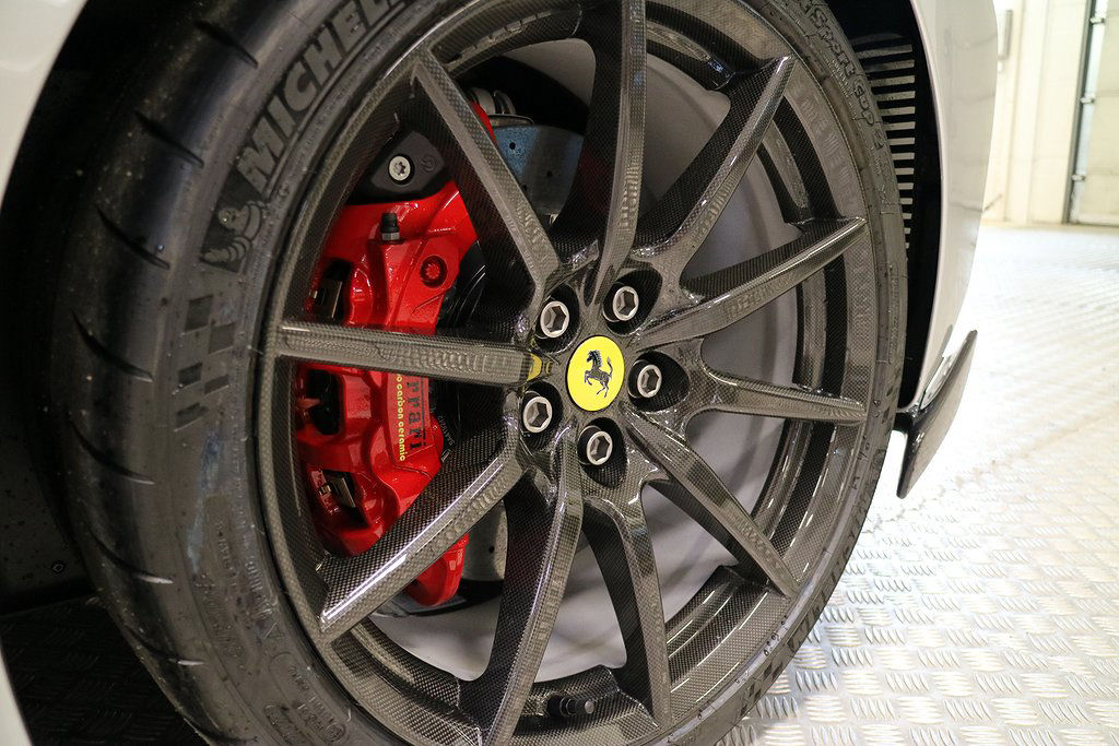 Ferrari 488 Pista Piloti