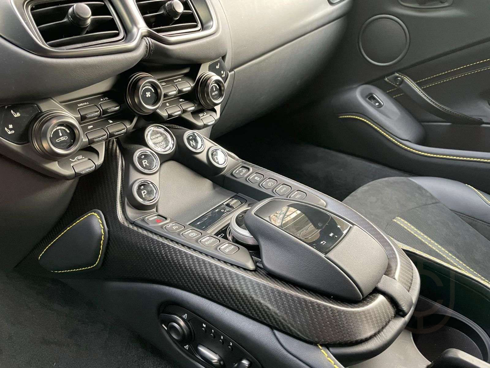 Aston Martin V8