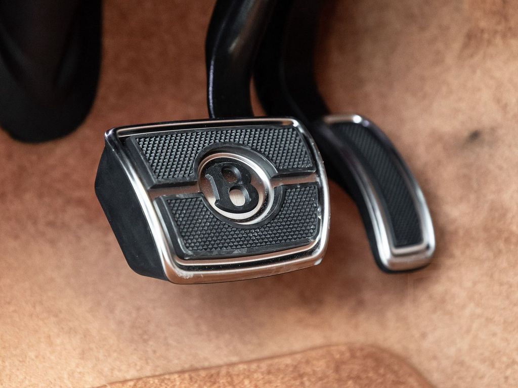Bentley Bentayga Azure V8 BENTLEY FRANKFURT / FULL