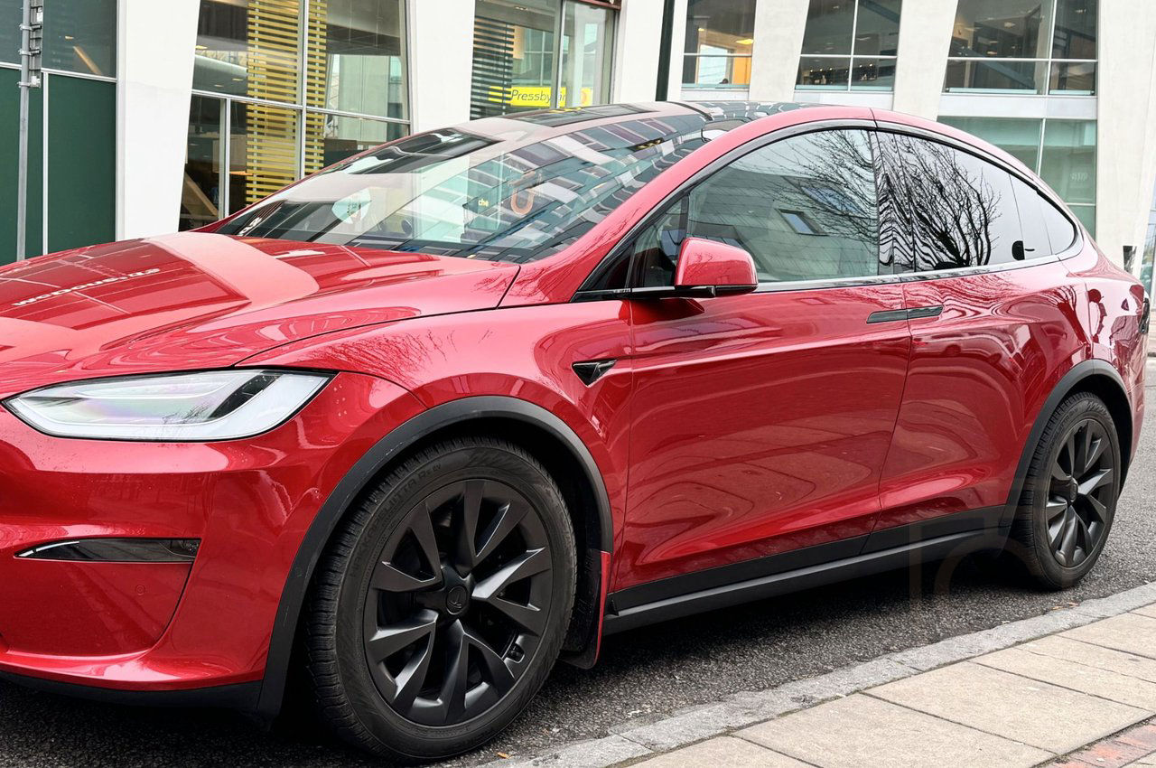 Tesla Model X PLAID