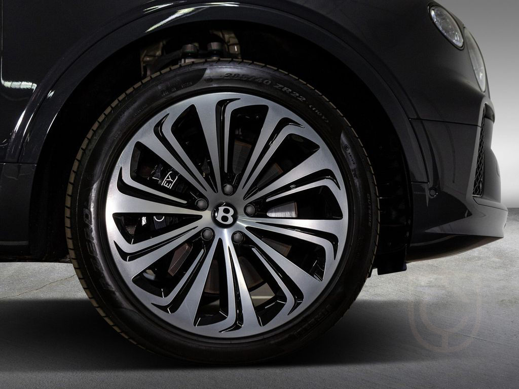 Bentley Bentayga Azure V8 |Black Line|Touring Spec|22" T