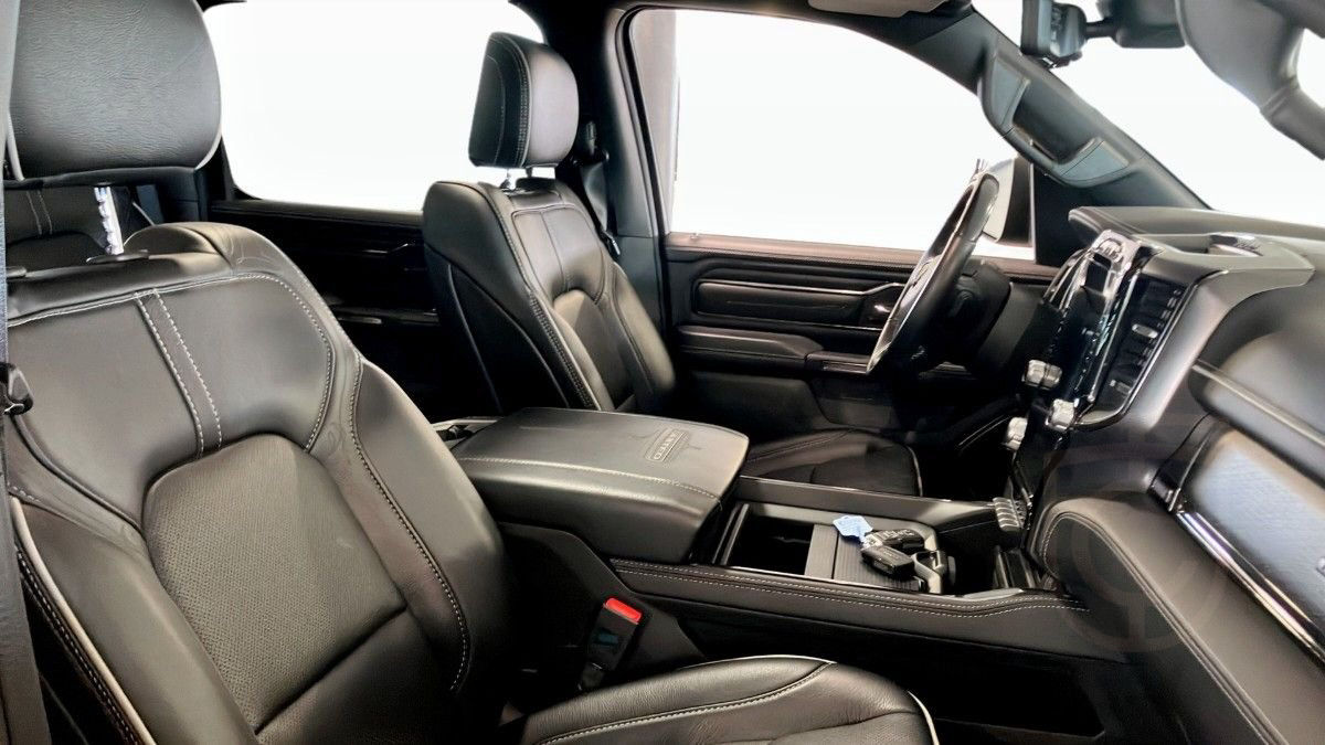 Dodge RAM 1500 Limited Crew Cab V8