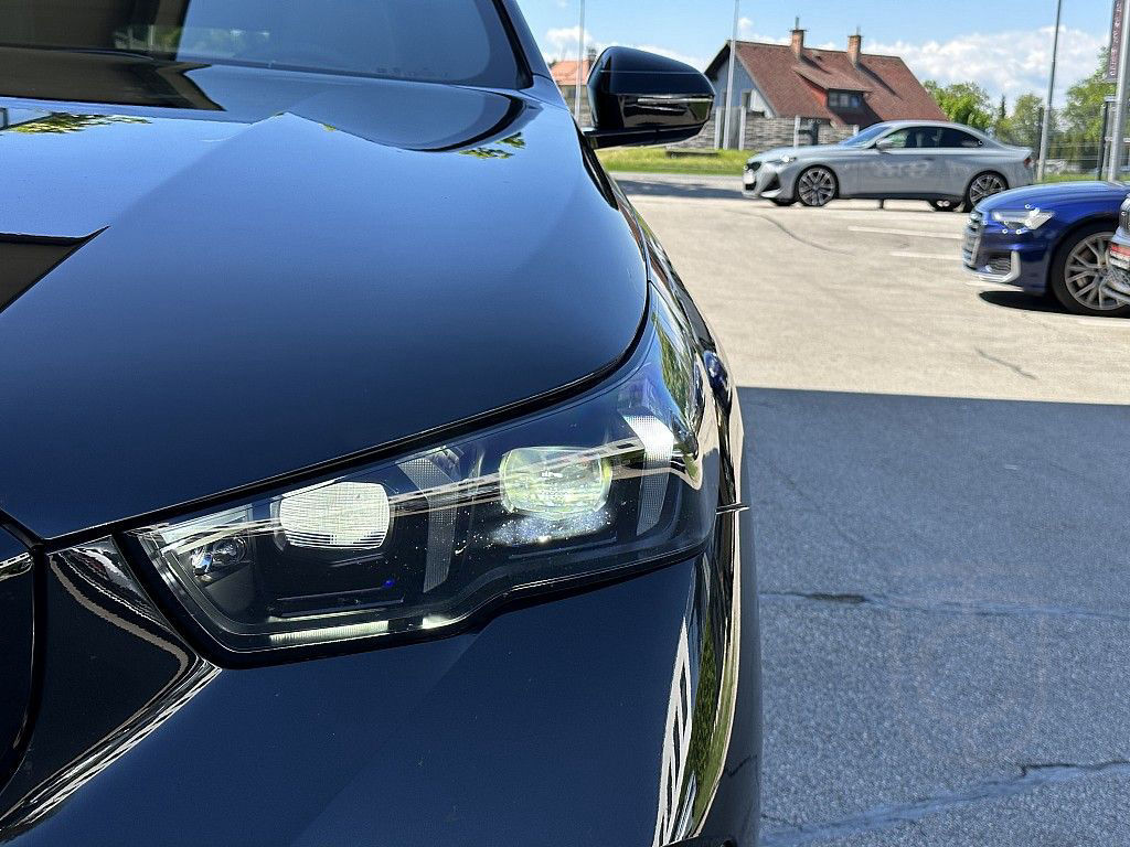 BMW 540d Touring xDrive M-Paket Aut. / AHK / Bowe...
