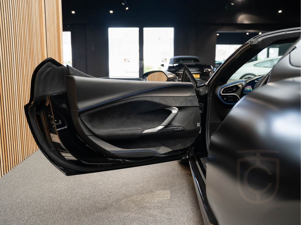Ferrari 296 GTS Painted Stripes Full Carbon 296 3.0 V6 G