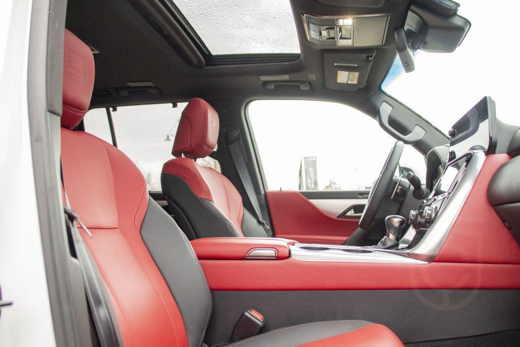 Lexus LX 600 F SPORT