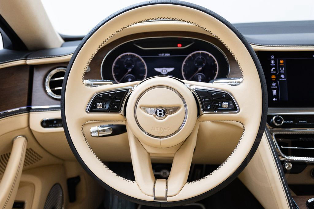 Bentley Flying Spur Azure V8