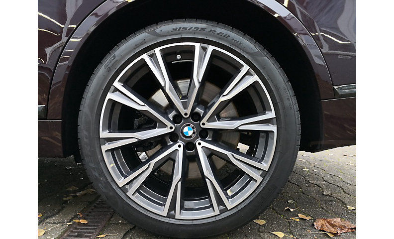 BMW X7 M50i