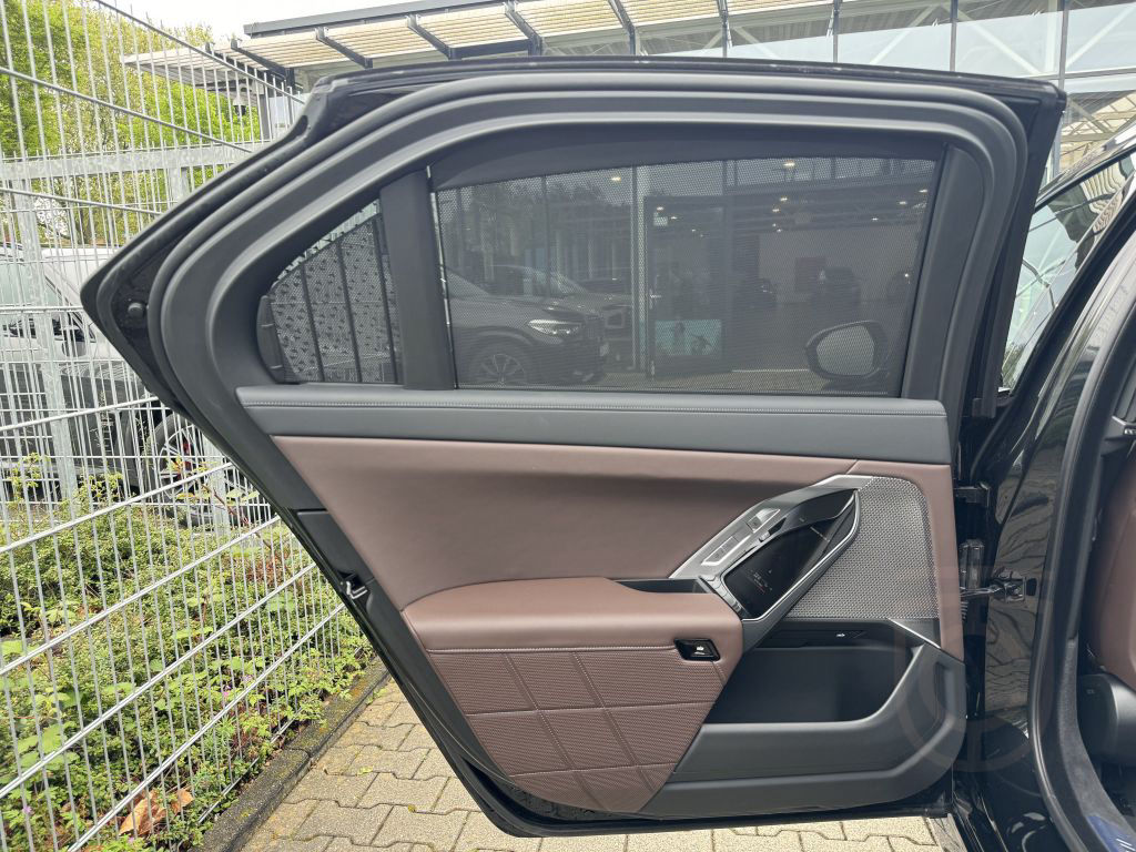 BMW 740d xDrive M Sport StandHzg PANO-SKY Autobahnas