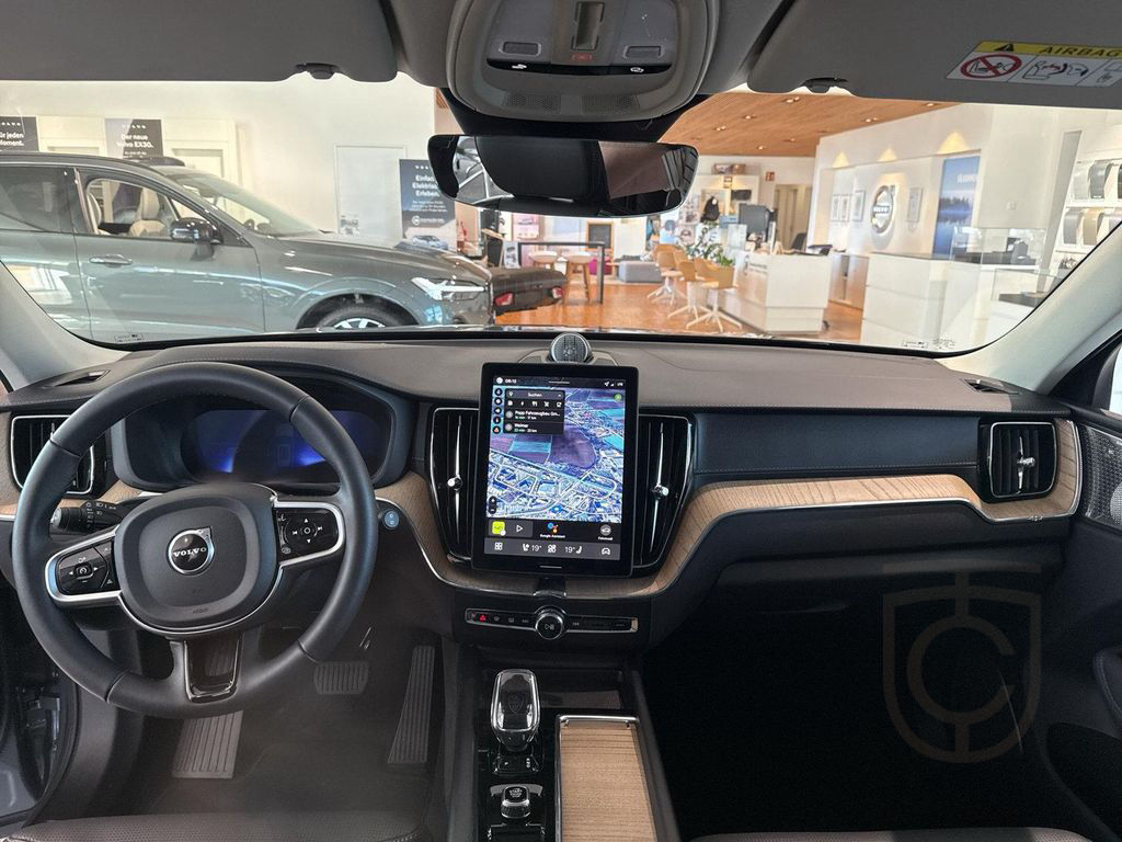 Volvo XC60 T8 AWD Ultra Dark FACELIFT 21" 360° 4C AKUS