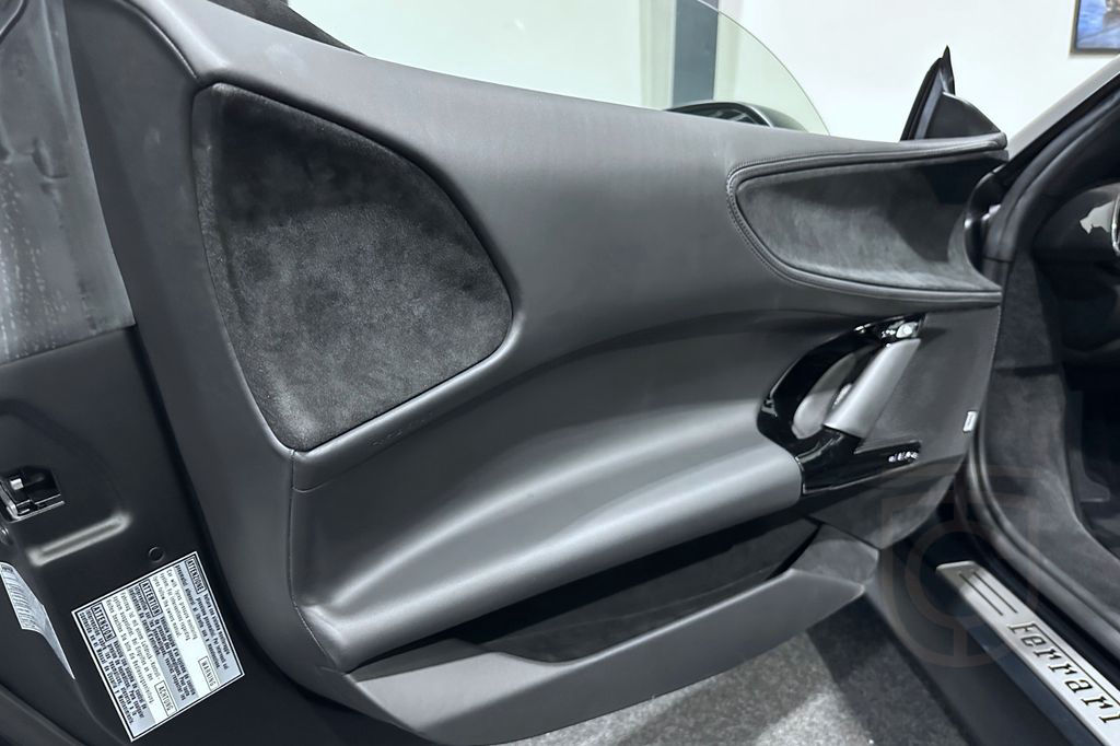 Ferrari SF90 Spider | Lift | LED | Carbon | Racing-Seats