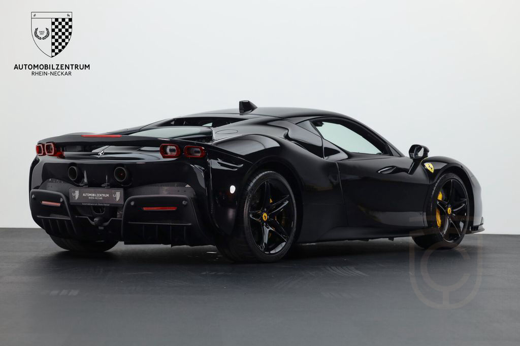 Ferrari SF90 Stradale RacingSeats/Carbon-LED/Liftsystem