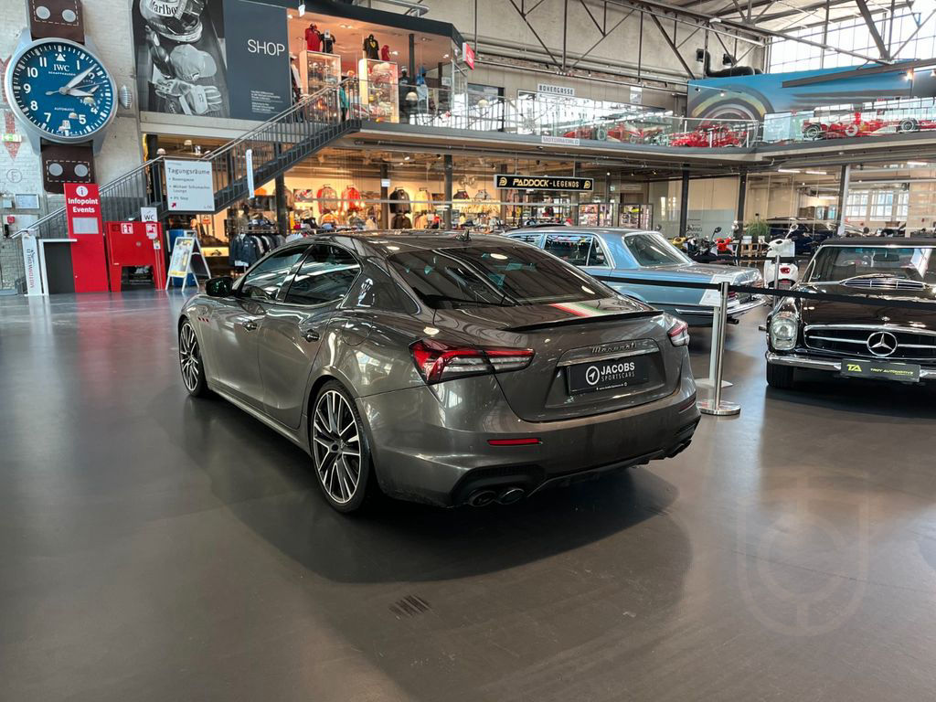 Maserati Ghibli 3.8 V8 Trofeo*B&W*CARBON EXT.*F.ASSIST*