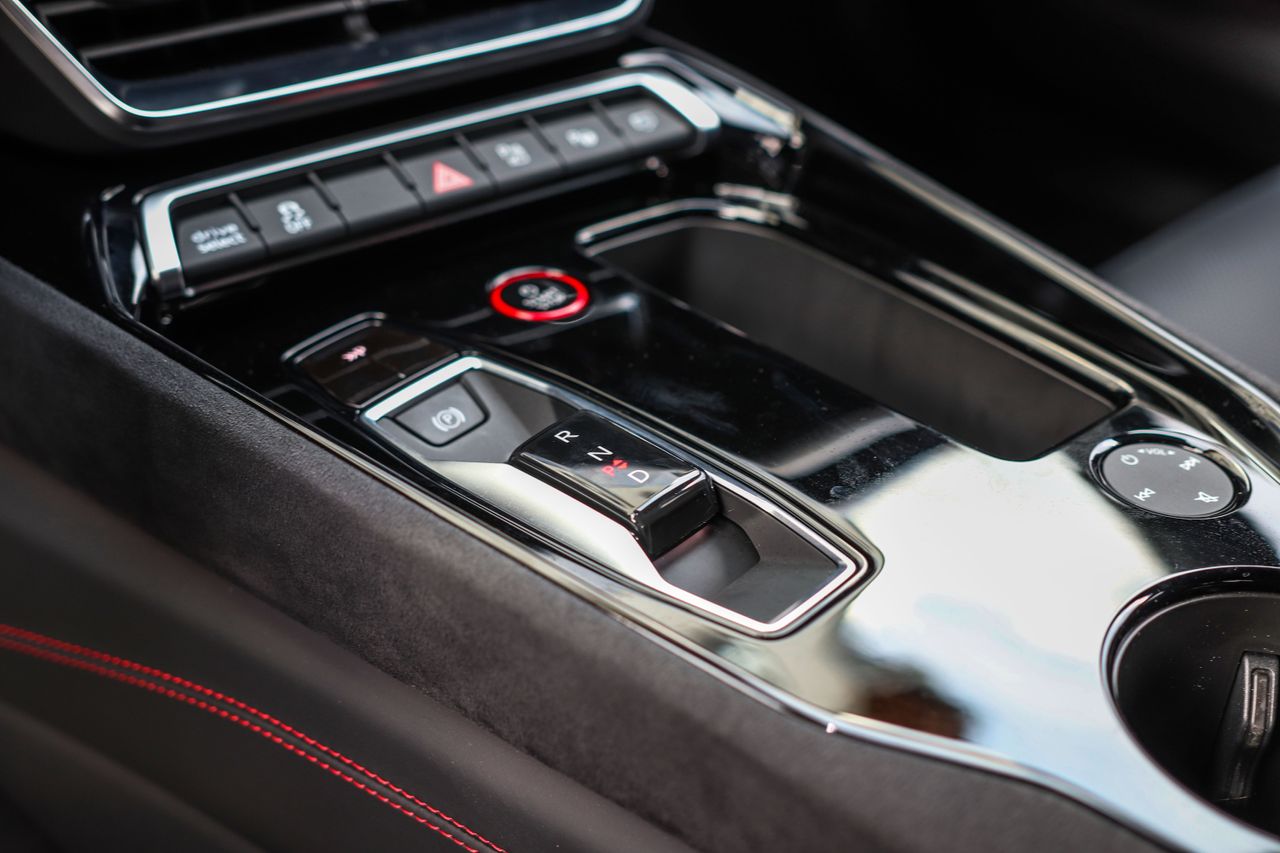 Audi RS e-tron GT/440kW/Masáž/HUD/Noční Vidění SKLADEM