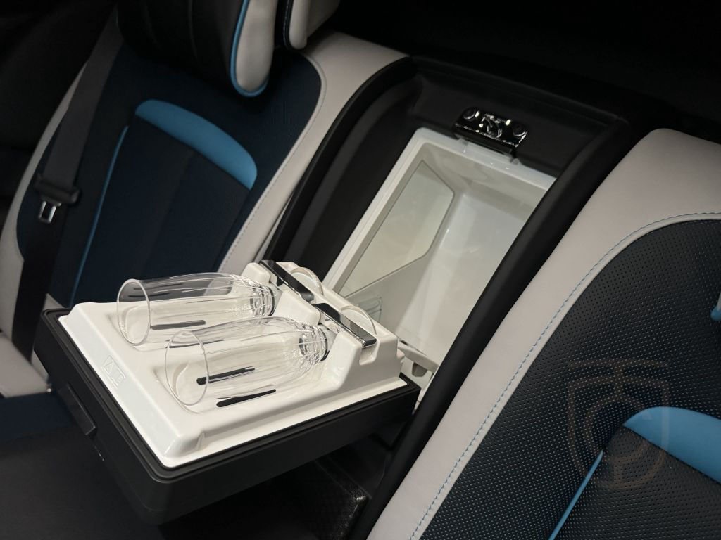 Rolls-Royce Ghost Black Badge LP 504.619,50€