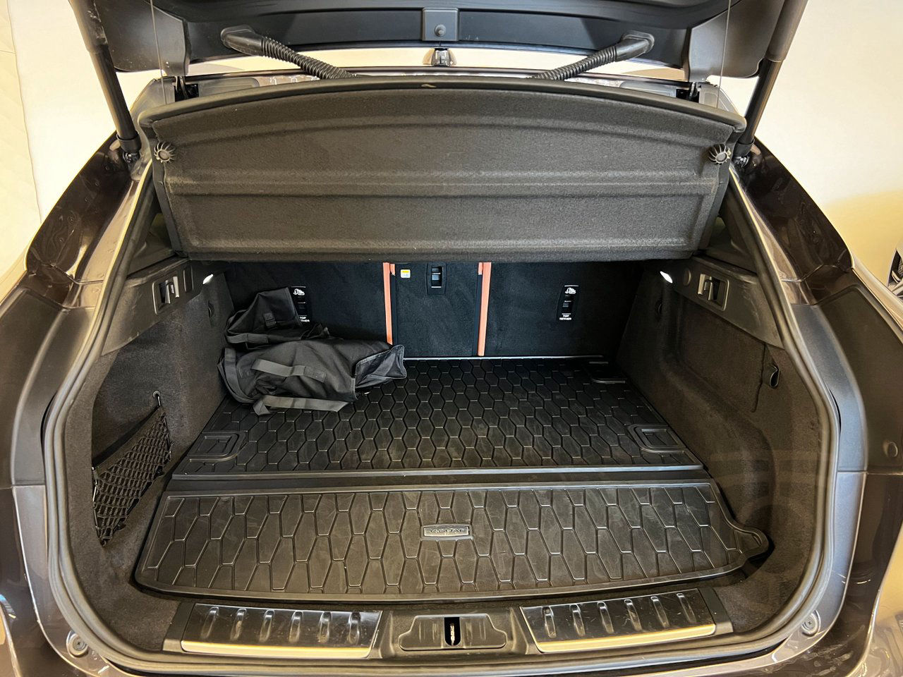 Jaguar F-Pace P400e