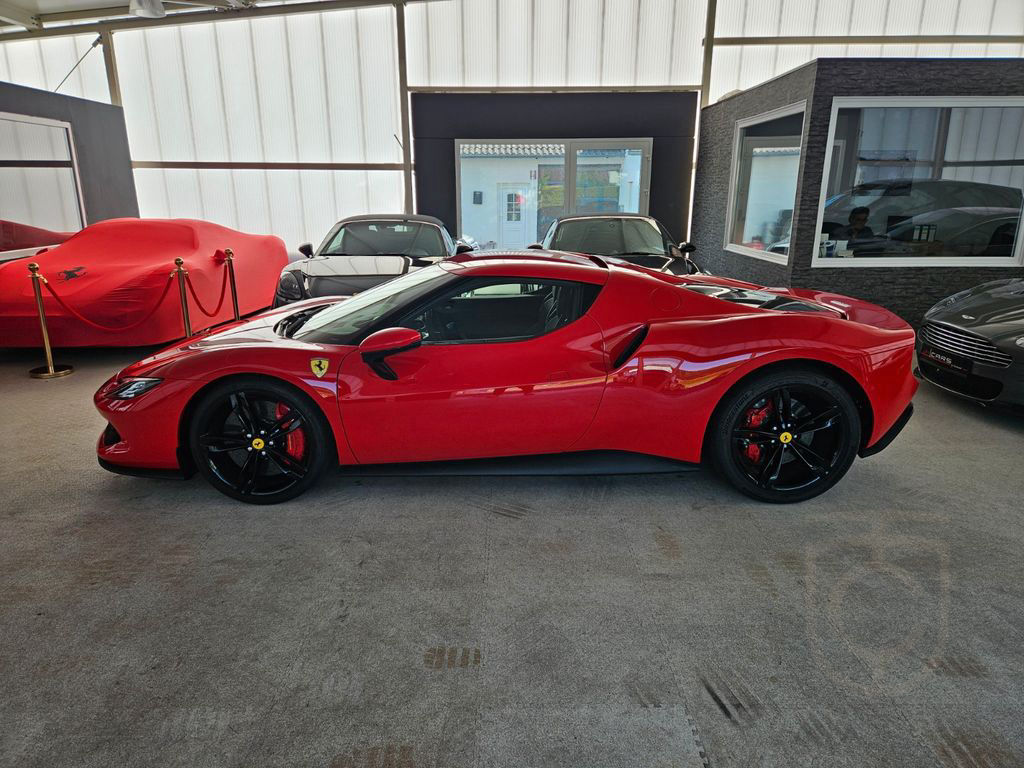 Ferrari 296 GTB *Racing/Lift/LED/Carbon/Kam/BRD/1.Hand*