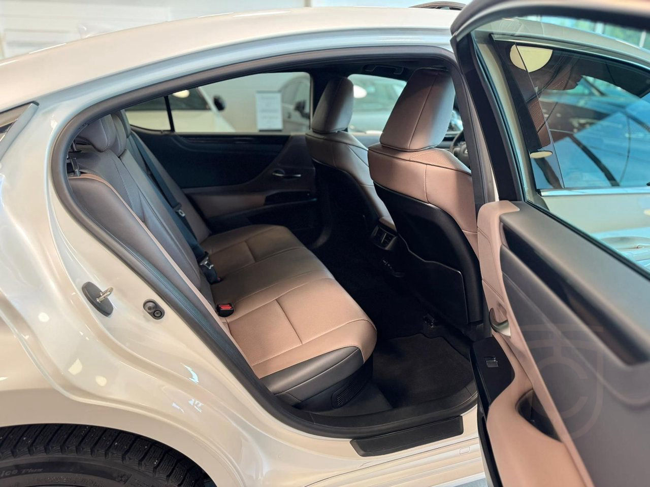 Lexus ES 300h 2.5 E-CVT Limited Edition