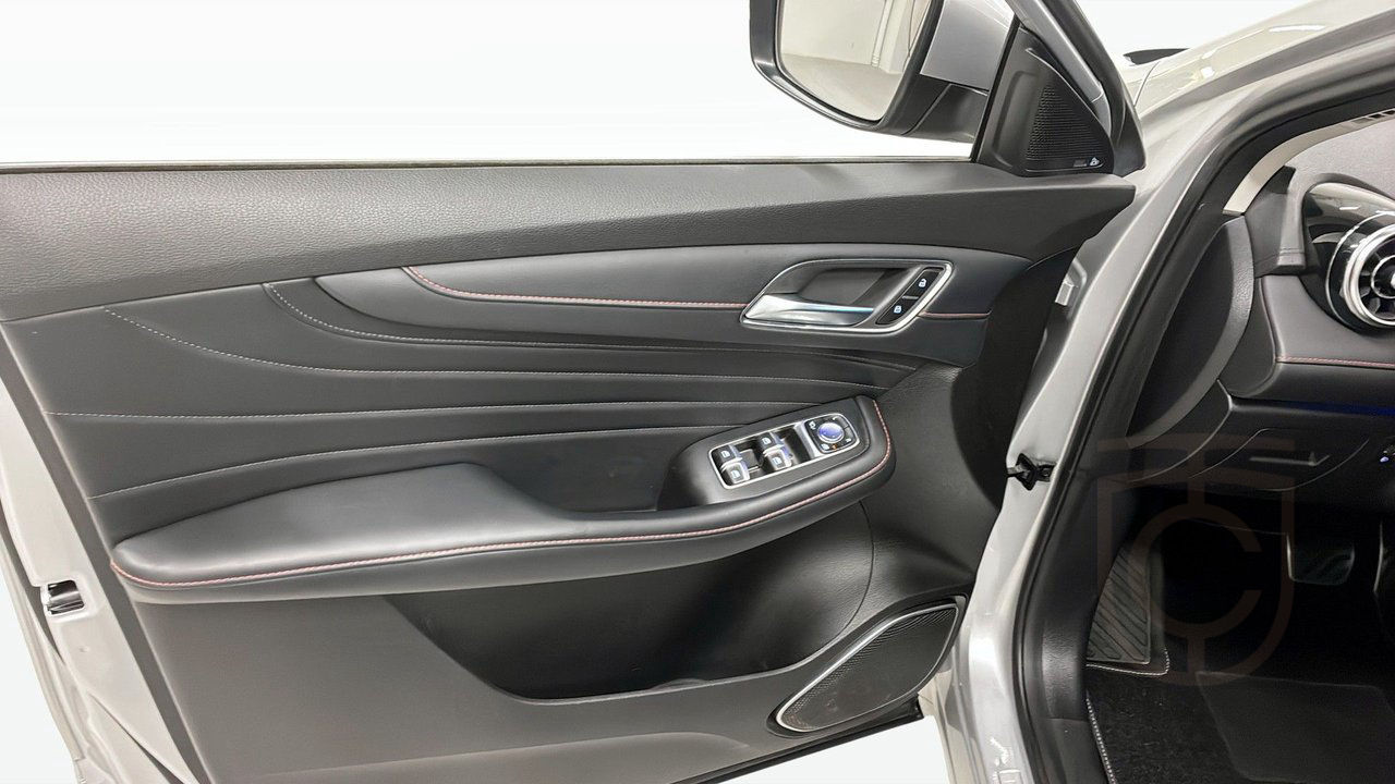 MG EHS PLUG-IN HYBRID LUXURY