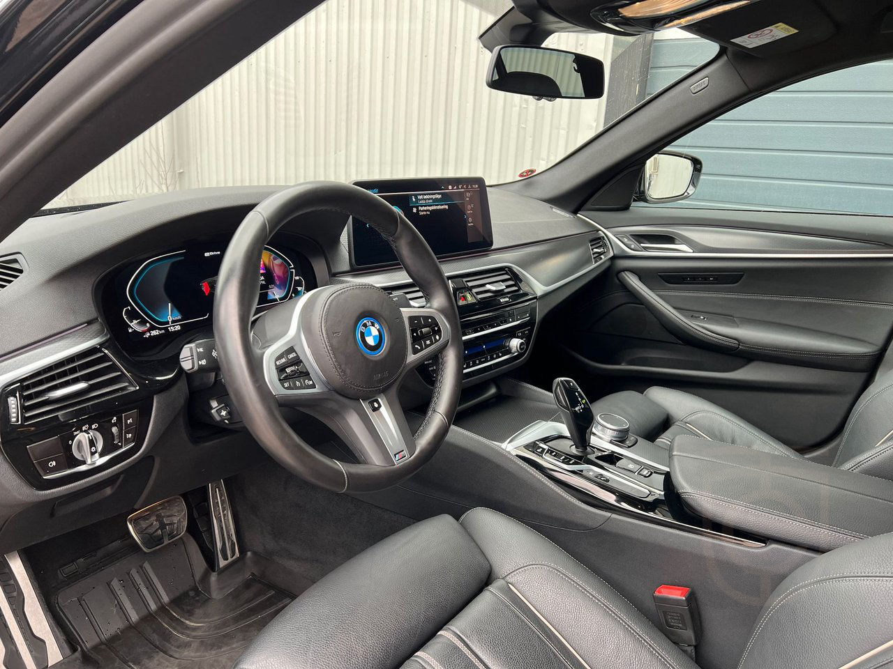 BMW 545 e xDrive Sedan M-Sport Innovation