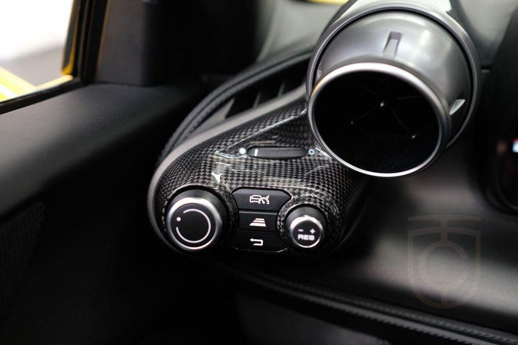 Ferrari F8 Spider/CARBON/LIFT/PASS.DISPL/RACINGSEATS/JBL
